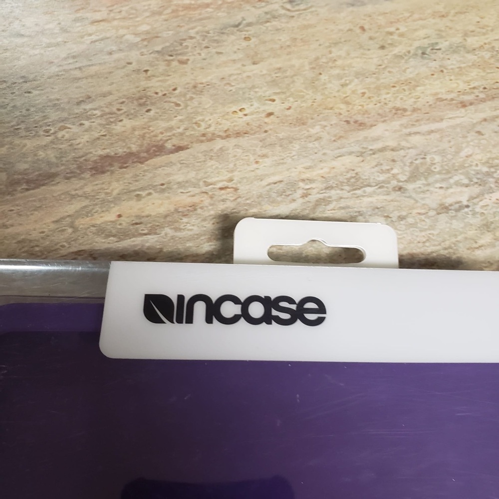 NIB Incase IPad protective cover - Picture 3 of 4